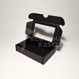 13.5 x 9 x 3 cm - kartona kastes ar logu