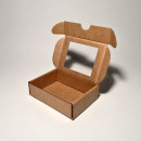 11.5 x 8.5 x 3 cm - kartona kastes ar logu