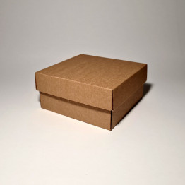 14 x 14 x 7 cm - kartona kastes ar vāku