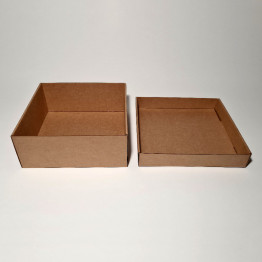19 x 19 x 8 cm - Kartona kastes ar vāku
