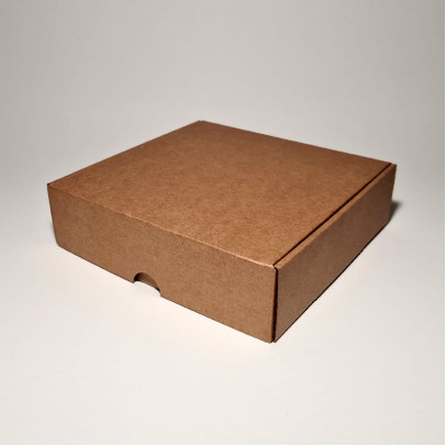 18.5 x 18 x 5 cm - kartona kastes 18.5 x 18 x 5 cm - kartona kastes