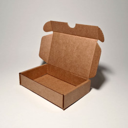 13.5 x 9 x 3 cm - kartona kastes