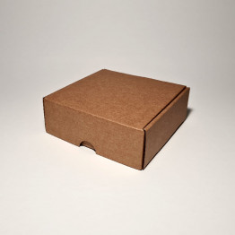13.5 x 13.5 x 5 cm - kartona kastes