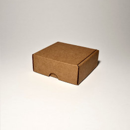 8.5 x 8.5 x 3.5 cm - kartona kastes