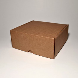 18.5 x 18 x 8 cm - kartona kastes