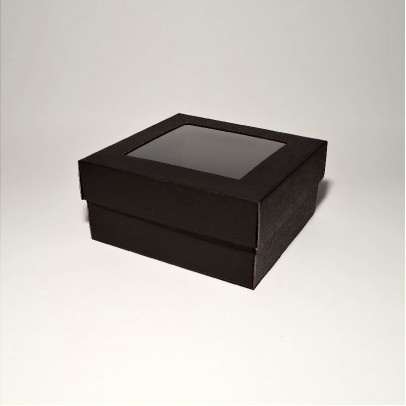 14 x 14 x 7 cm - kartona kastes ar vāku
