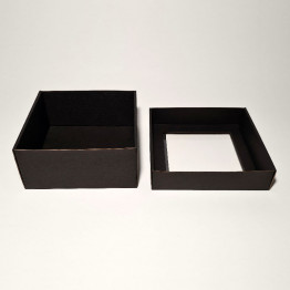 14 x 14 x 7 cm - kartona kastes ar vāku
