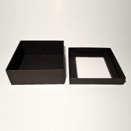 19 x 19 x 8 cm - Kartona kastes ar vāku